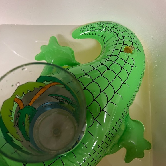 Vintage 1970’s Inflatable Alligator Drinks Caddy, Tumbler Glass, Pool Accessorie - Picture 4 of 9